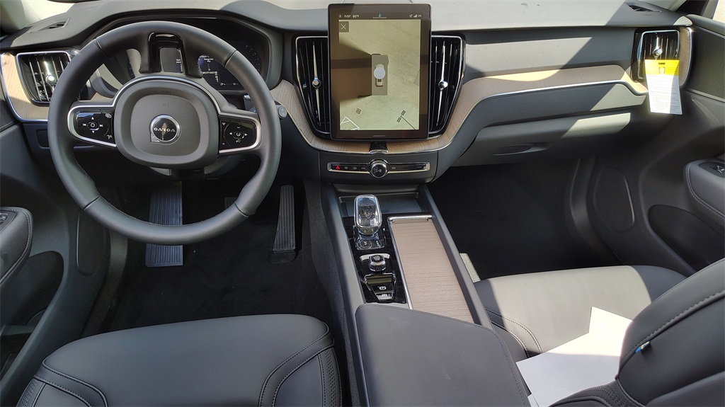2026 Volvo XC60 B5 Plus photo 12