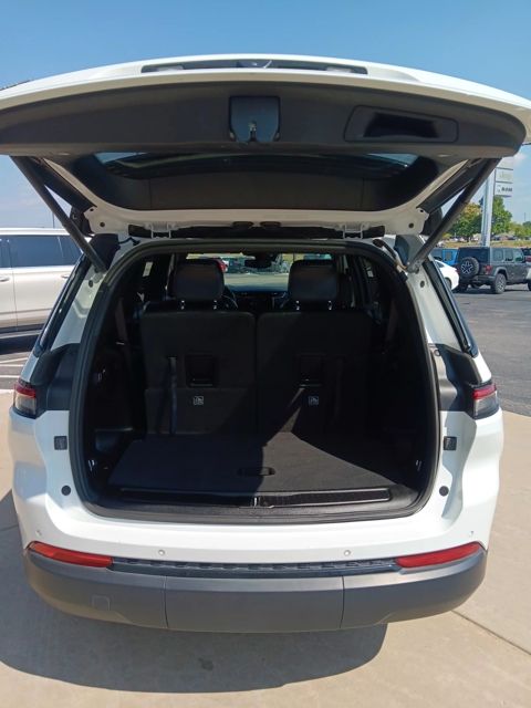 2023 Jeep Grand Cherokee Altitude photo 17