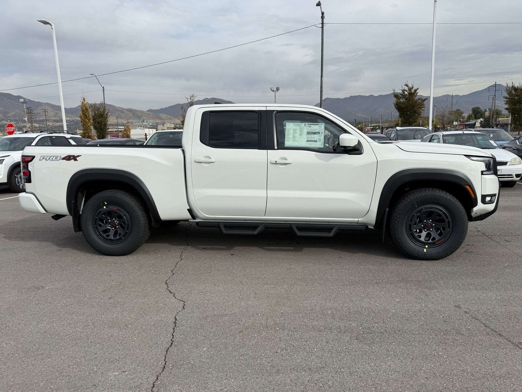 2026 Nissan Frontier PRO-4X photo 2