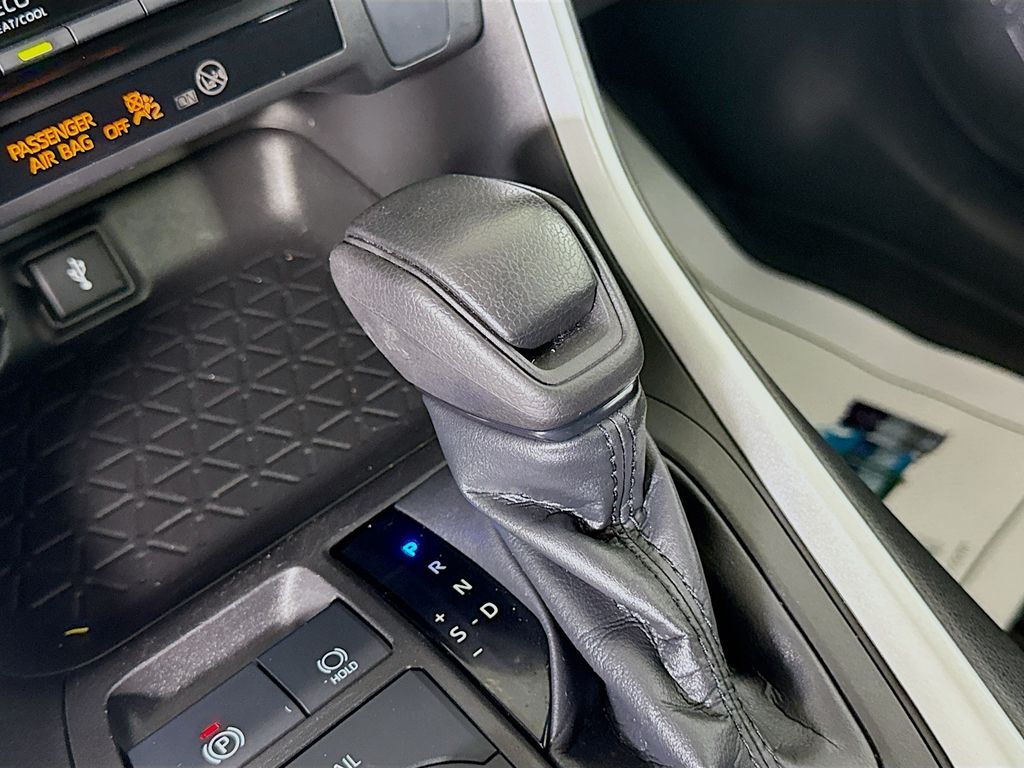 2022 Toyota RAV4 Hybrid LE photo 15