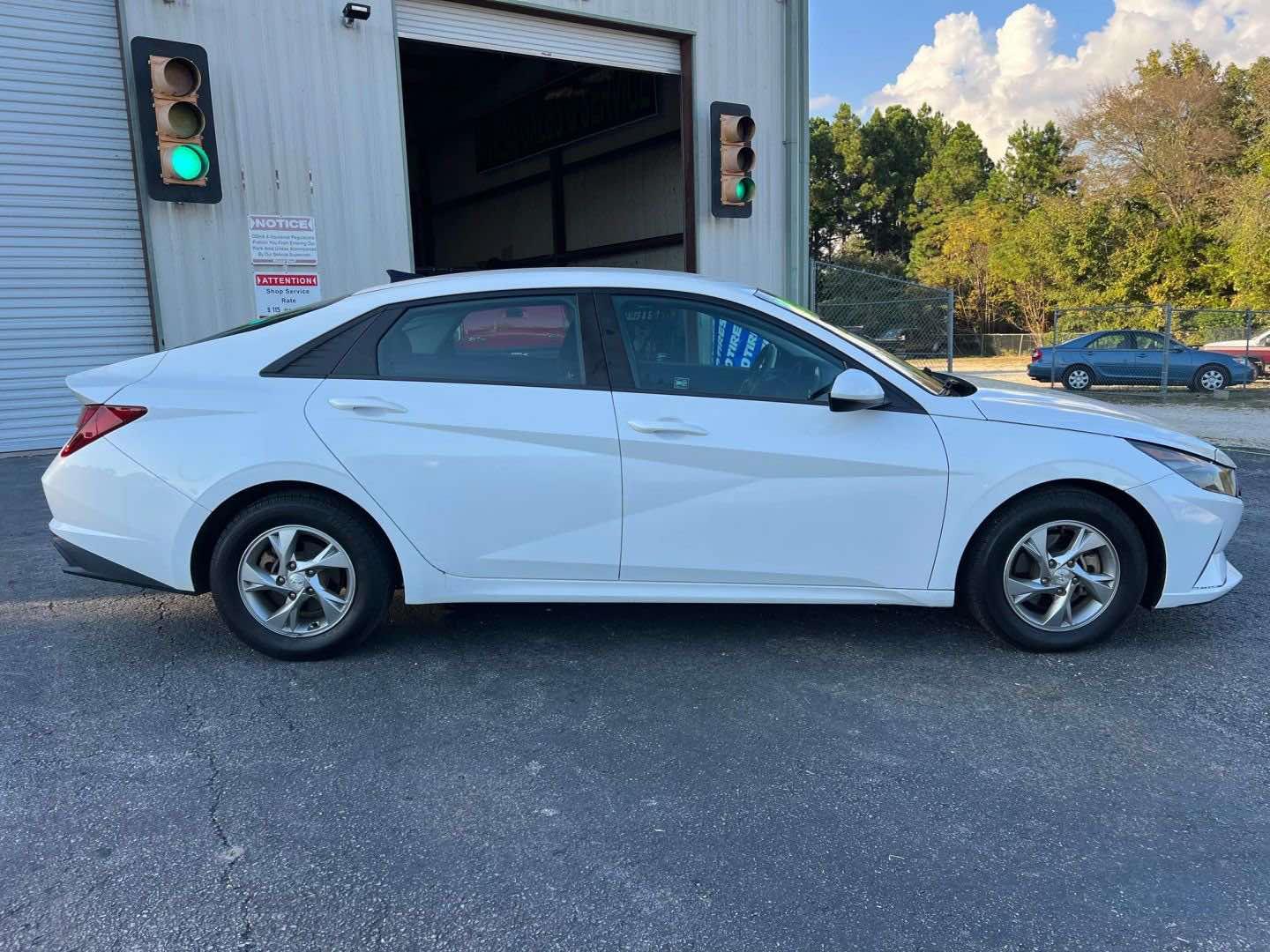 Used 2021 Hyundai Elantra SE with VIN 5NPLL4AG2MH049880 for sale in Palestine, TX