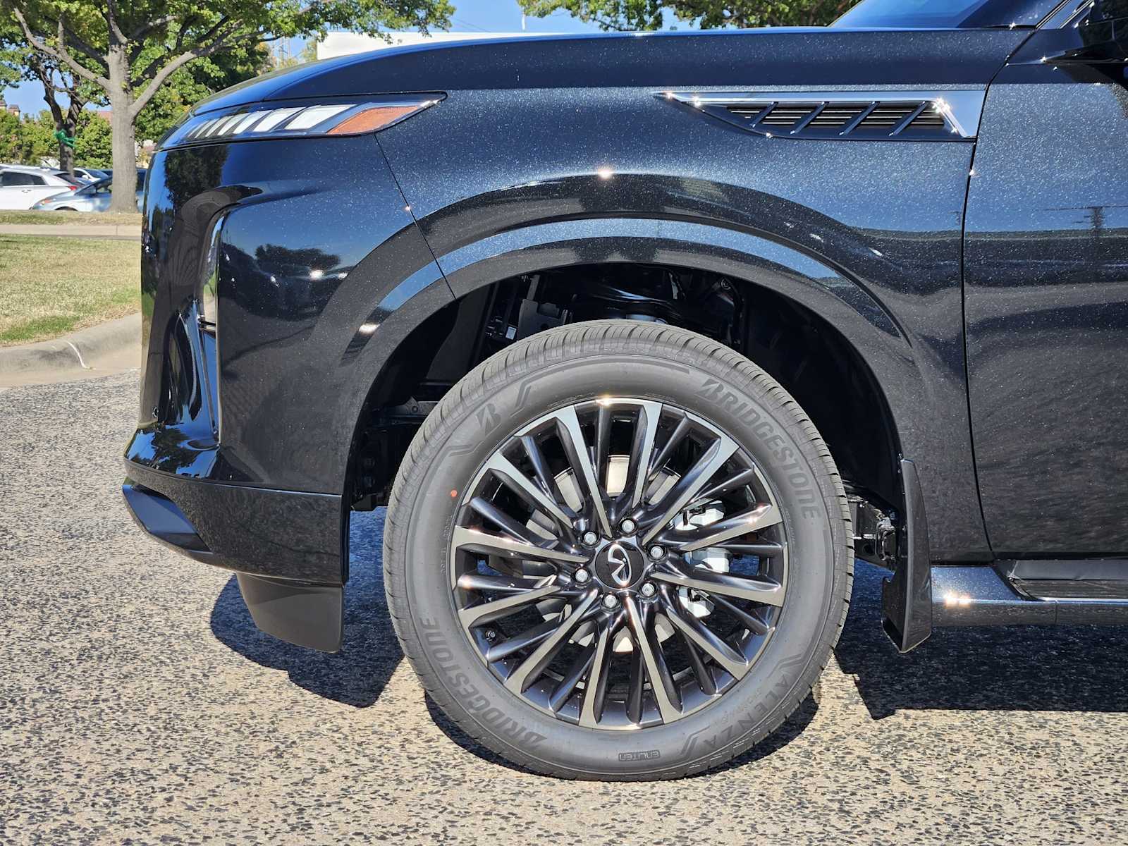 2026 Infiniti QX80 photo 2