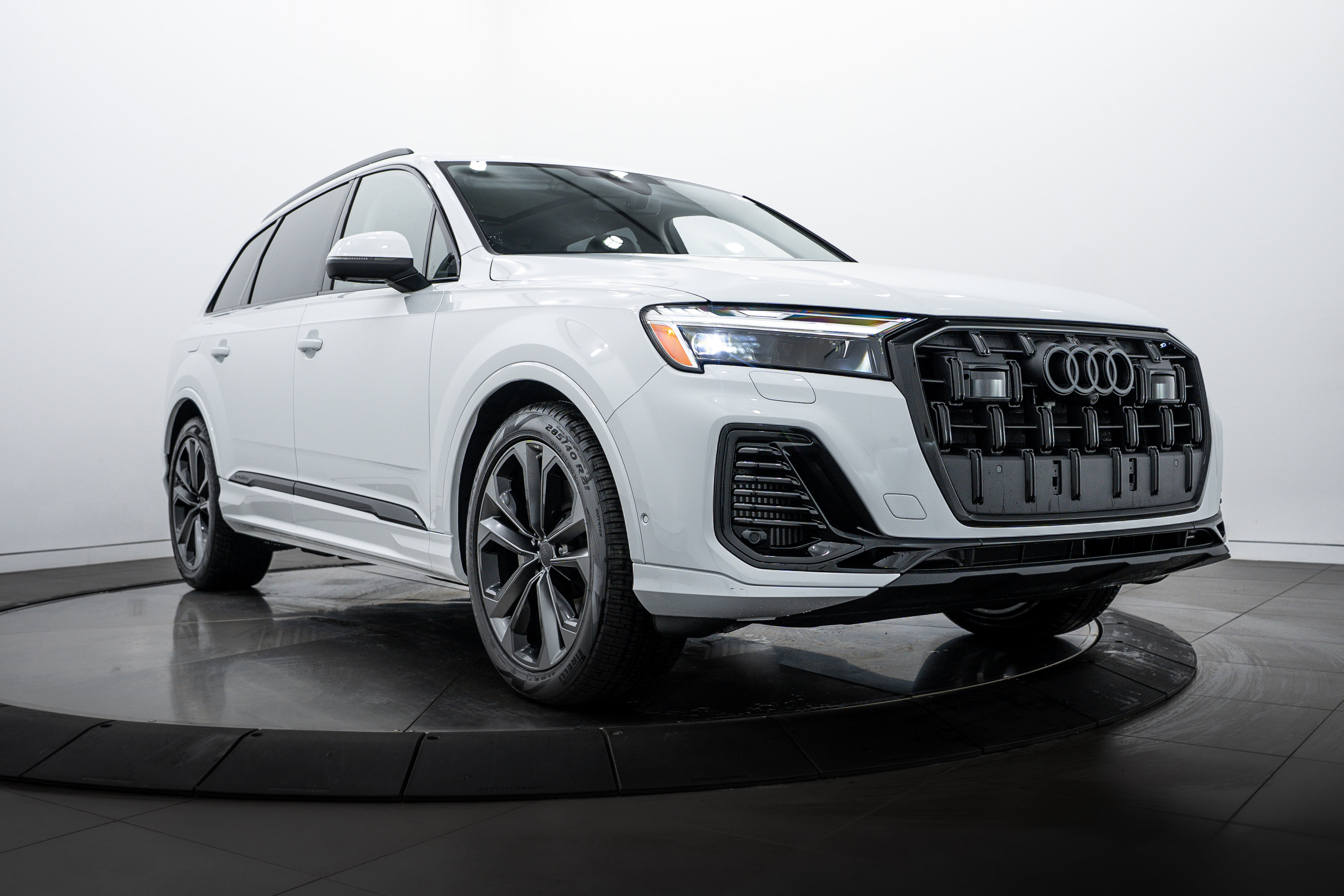 2026 Audi Q7 Premium Plus's photo