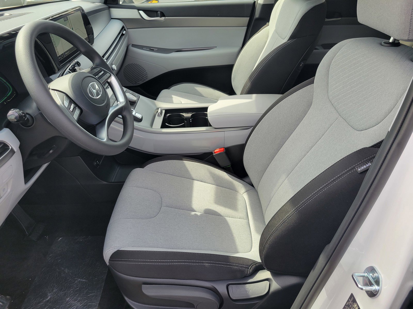 New 2025 Hyper White Hyundai SE image 8