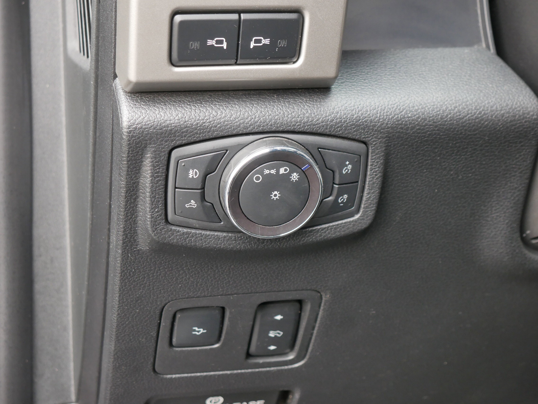 2019 Ford F-350 Lariat photo 4