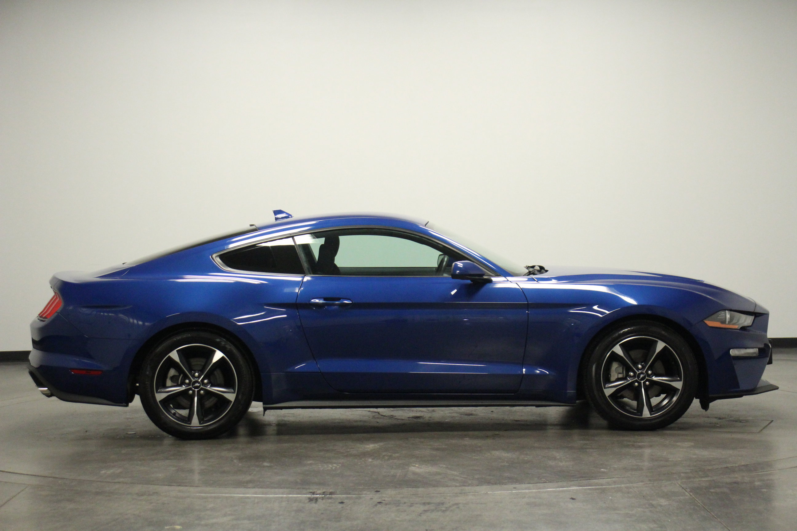 2022 Ford Mustang EcoBoost photo 8