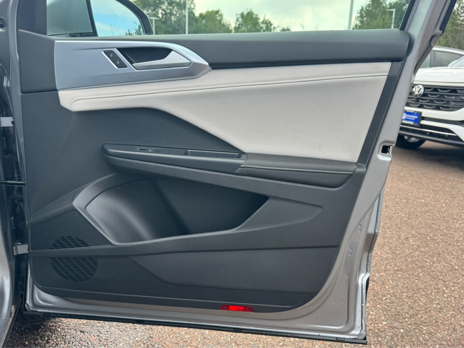 2025 Volkswagen Taos SE photo 36