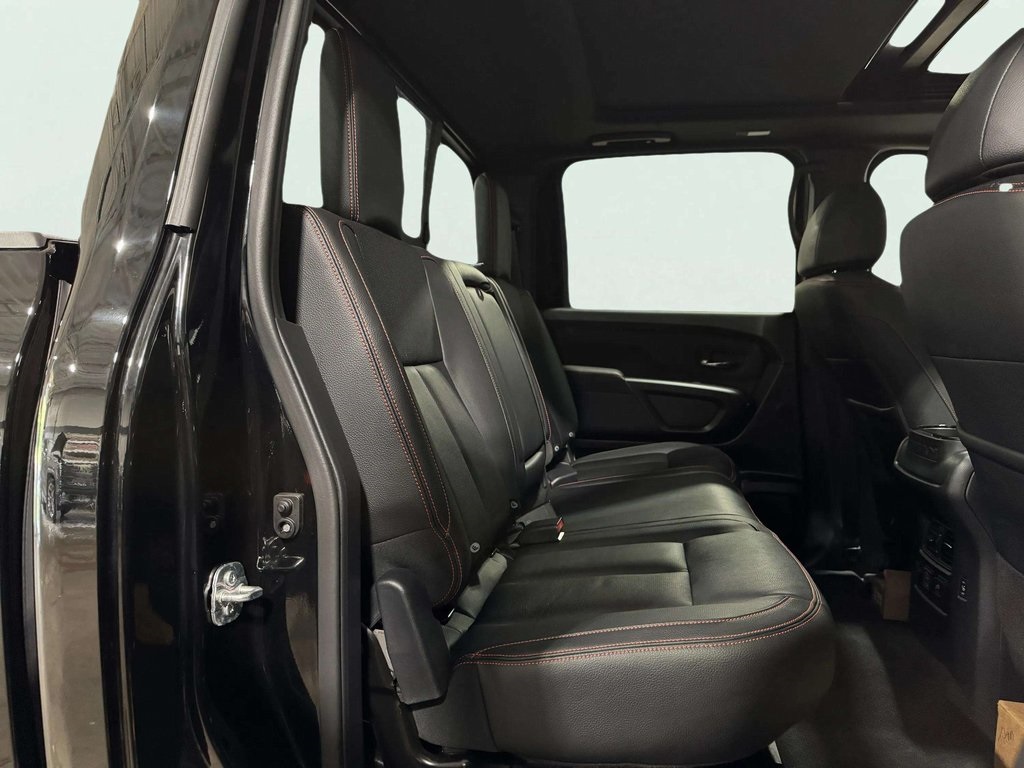 2024 Nissan Titan Crew Cab photo 26