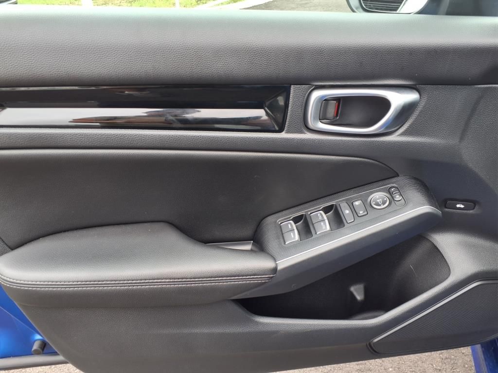 2023 Toyota RAV4 LE photo 17
