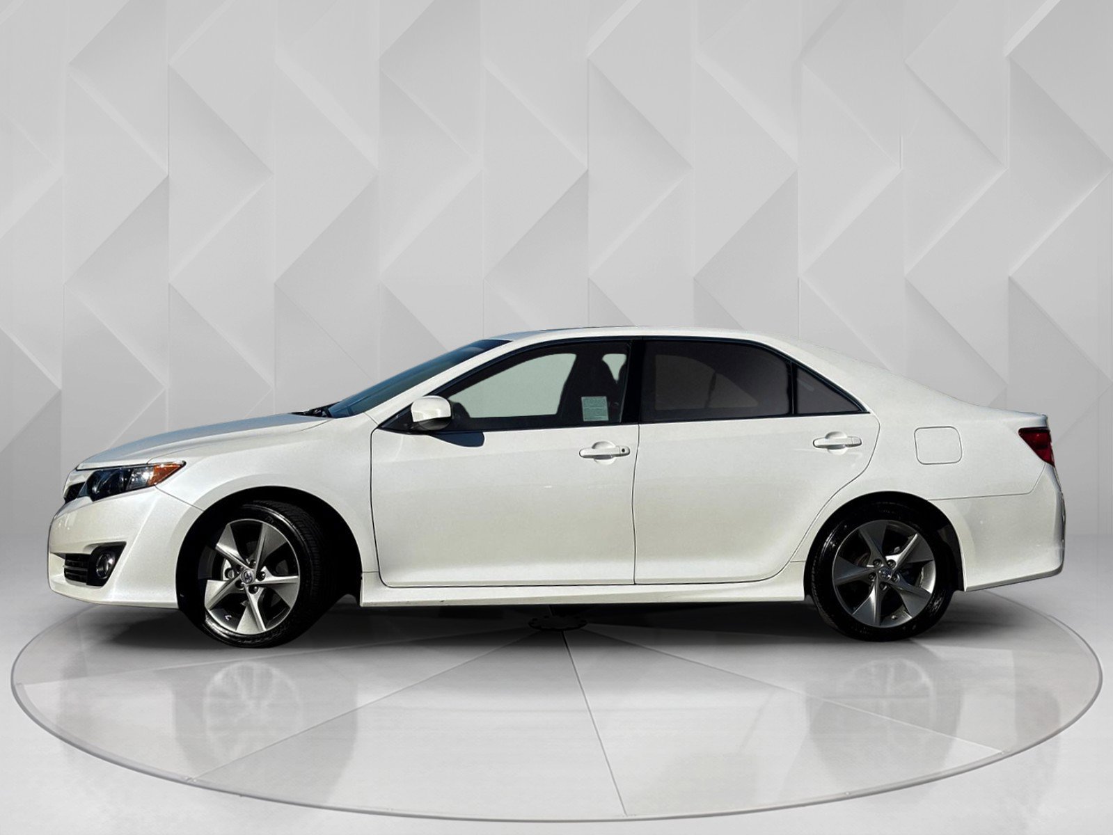 2012 Toyota Camry SE photo 2
