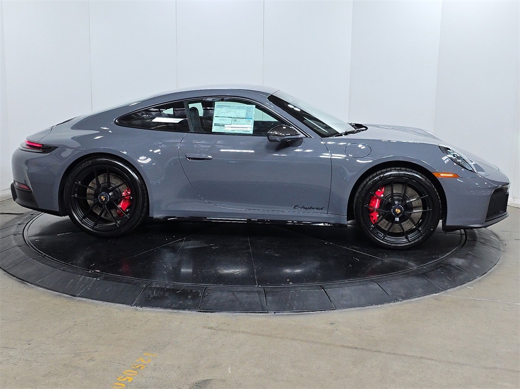 2026 Porsche 911 4 GTS photo 6