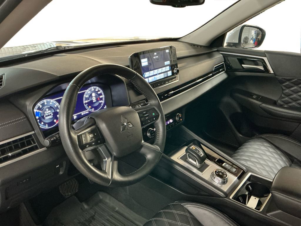 2024 Mitsubishi Outlander SEL photo 9