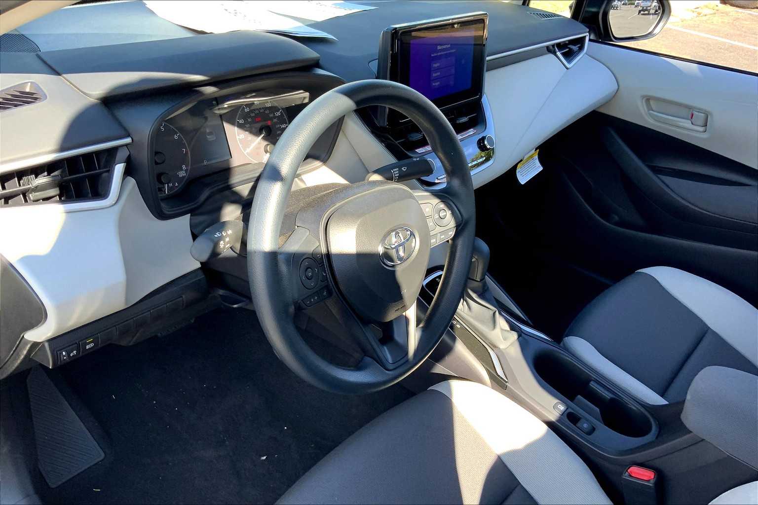 2025 Toyota Corolla LE photo 14