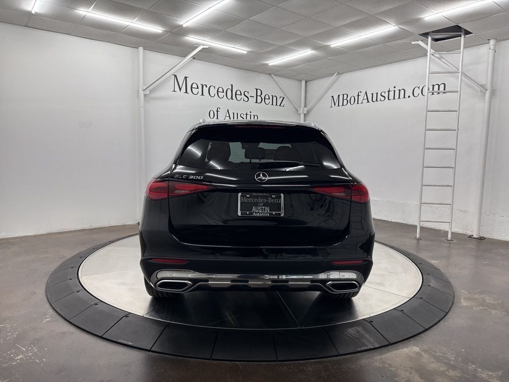 2026 Mercedes Benz GLC 300 photo 4