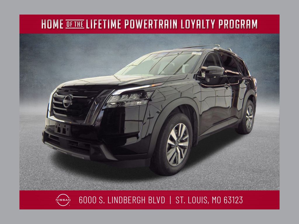 2024 Nissan Pathfinder SL's photo