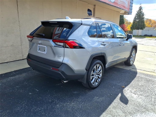 2023 Toyota RAV4 XLE Premium photo 3