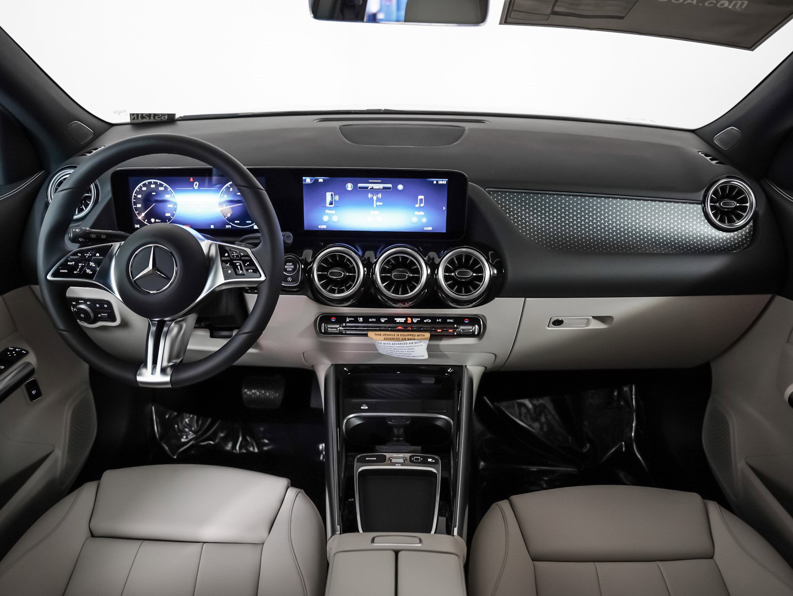 2025 Mercedes Benz GLA 250 4MATIC photo 4
