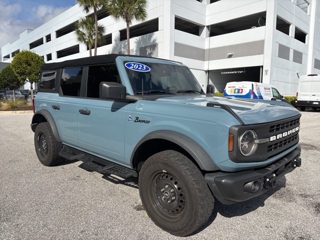 2023 Ford Bronco 4-Door Black Diamond's photo