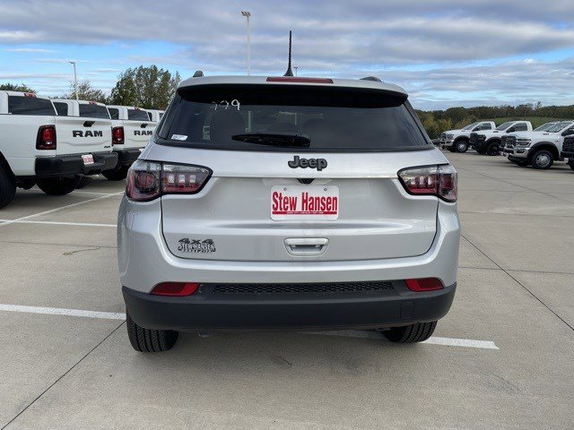 2026 Jeep Compass Latitude Altitude photo 2