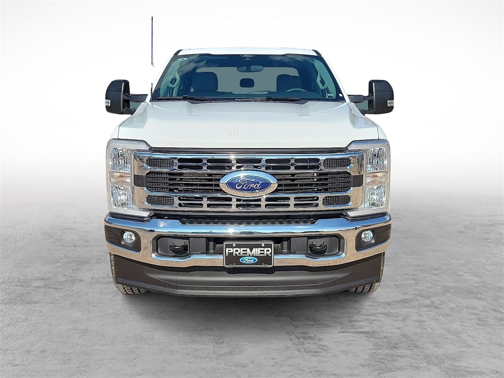 2025 Ford F-250 XLT photo 3