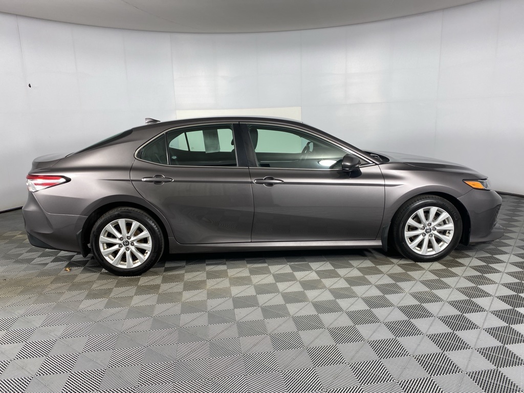 2020 Toyota Camry LE photo 16