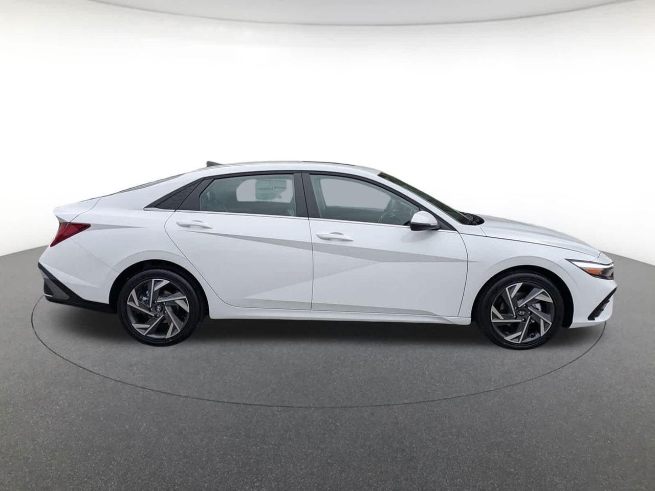 2025 Hyundai Elantra Limited photo 3