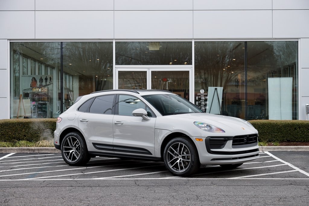 2025 Porsche Macan T photo 9