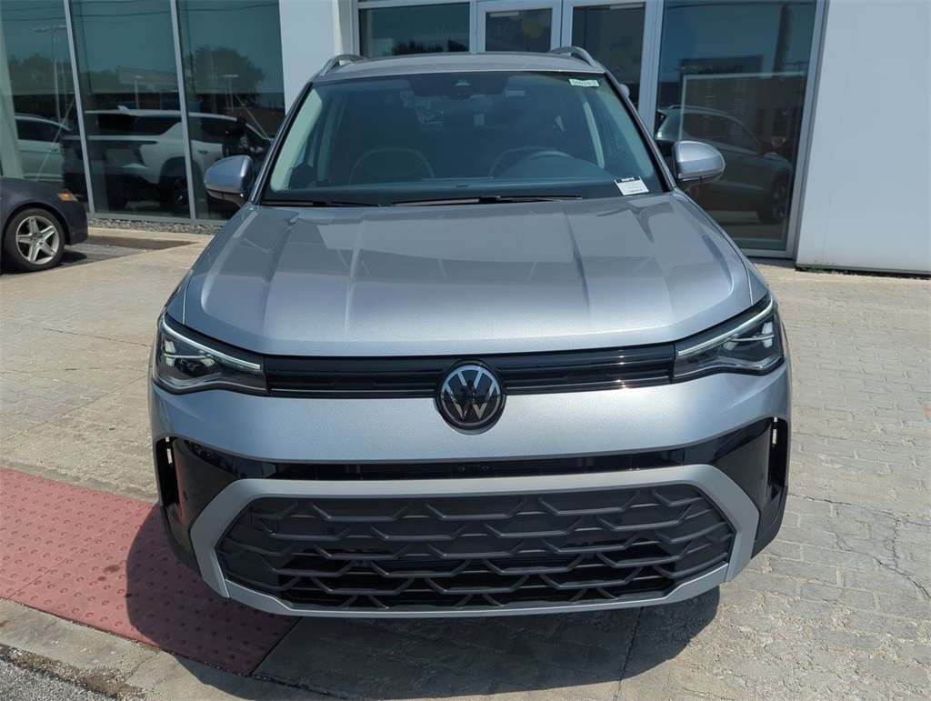2025 Volkswagen Taos SE photo 3