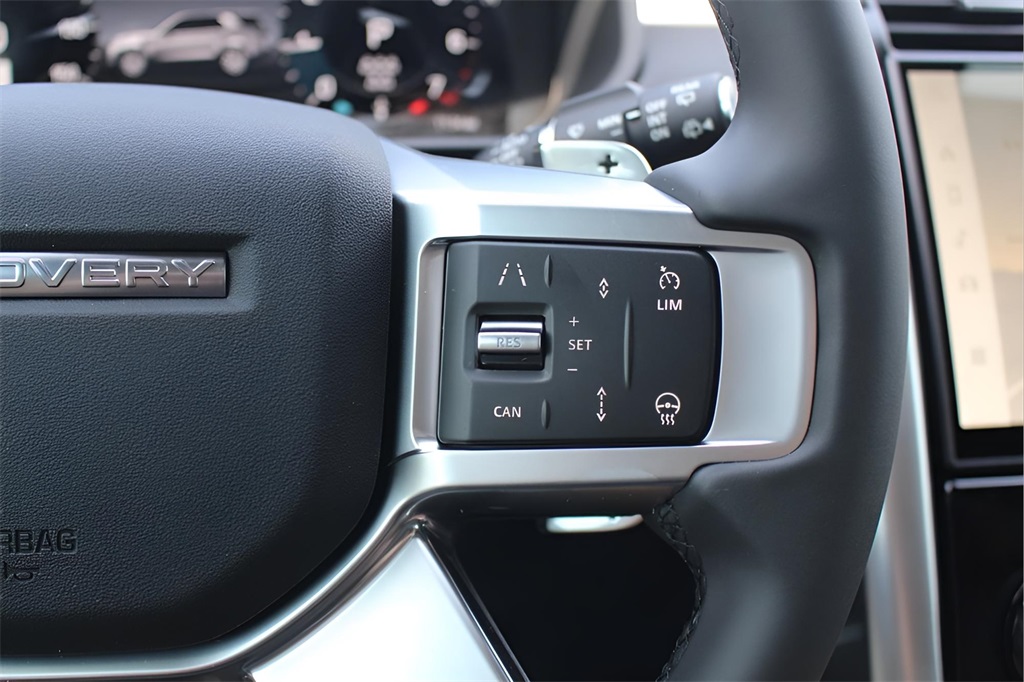 2025 Land Rover Discovery SE photo 17