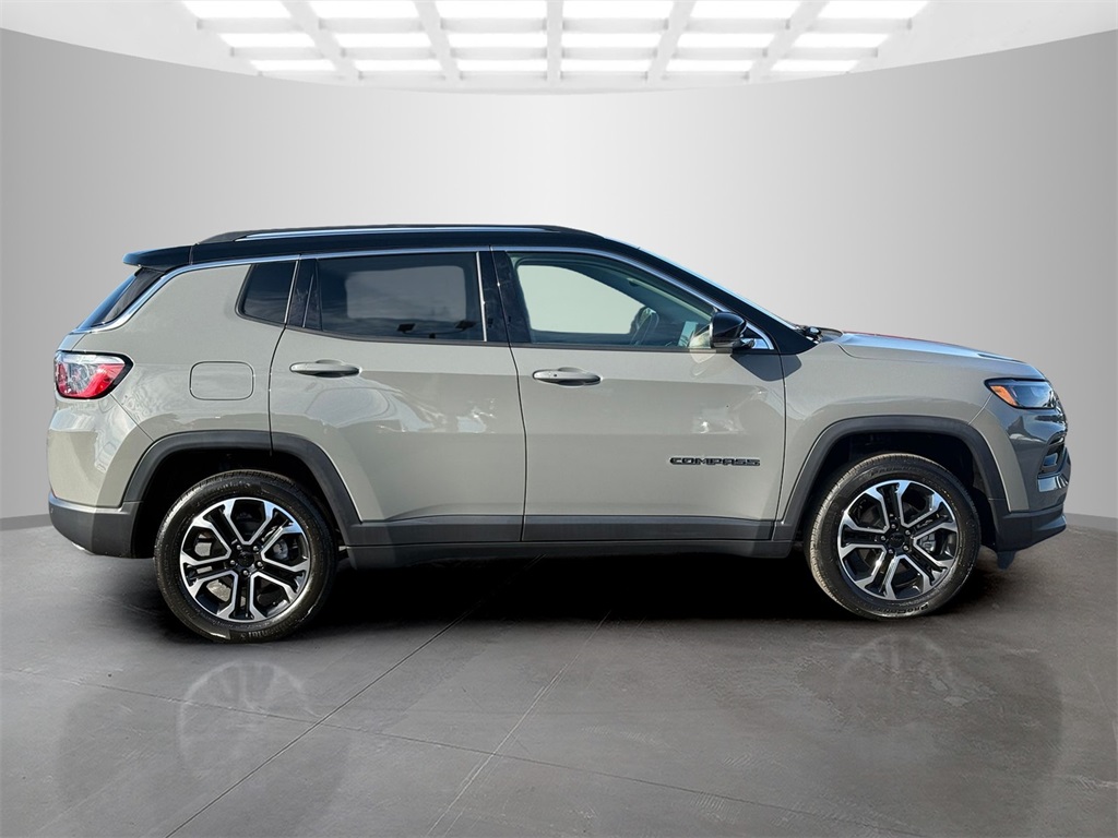 2022 Jeep Compass Limited photo 8
