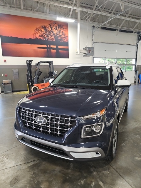 2021 Hyundai Venue SEL Denim photo 2
