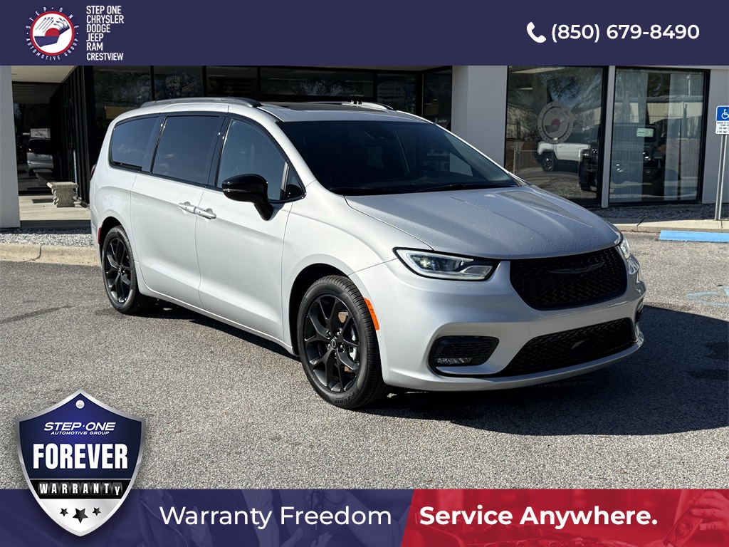 2026 Chrysler Pacifica Limited's photo