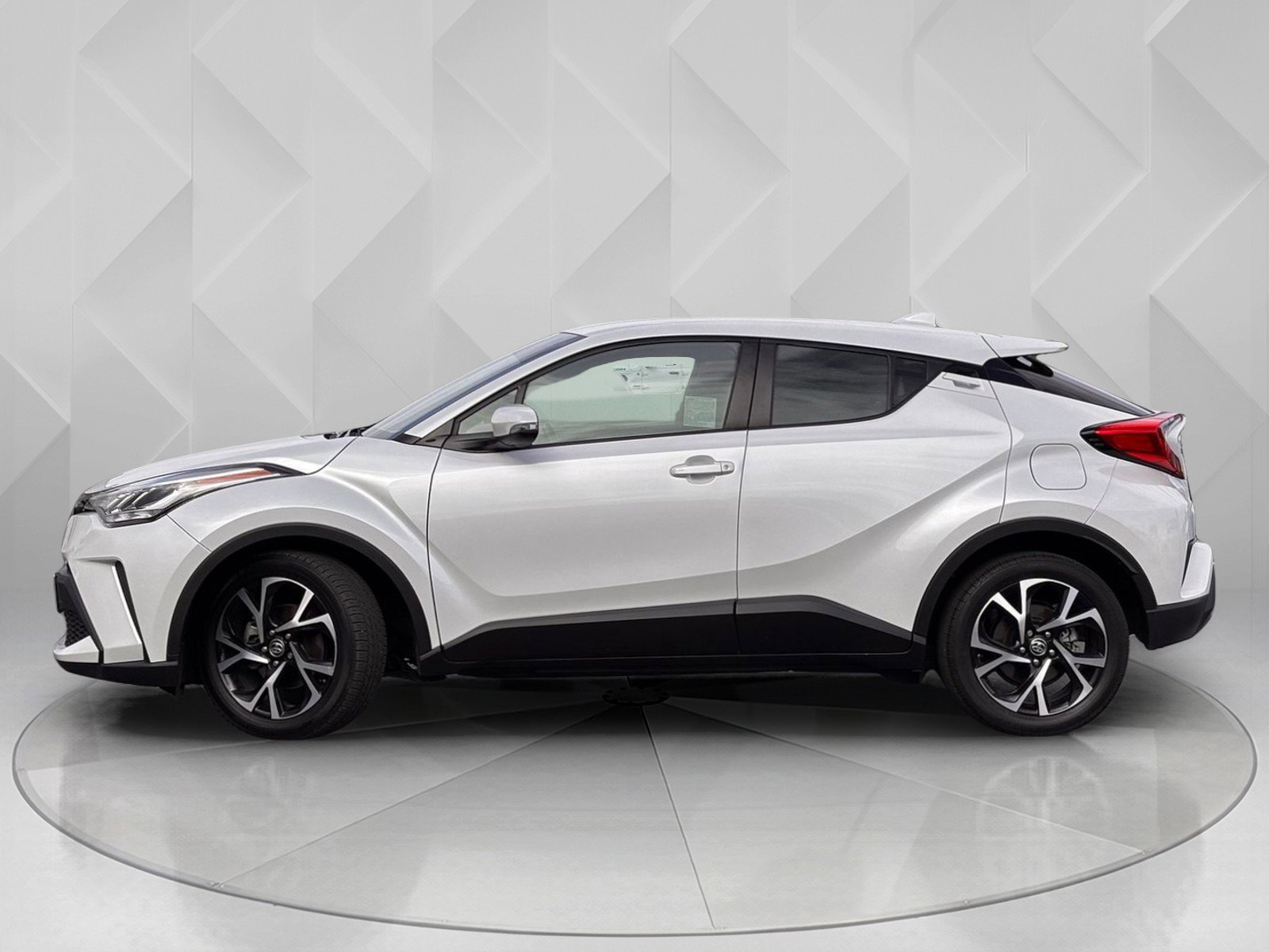 2022 Toyota C-HR XLE photo 2