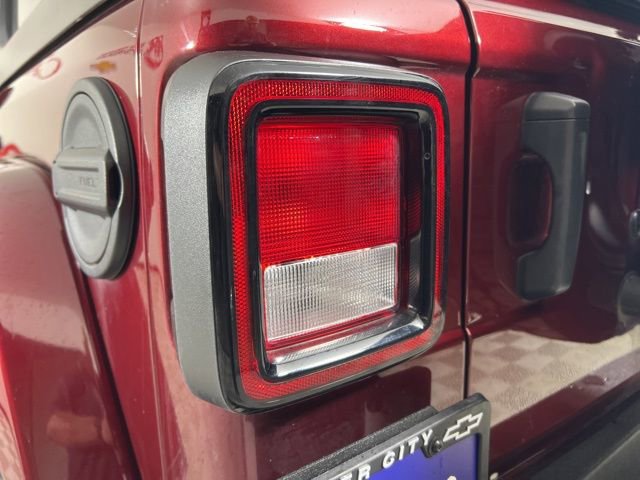 2021 Jeep Wrangler Unlimited Sahara photo 19