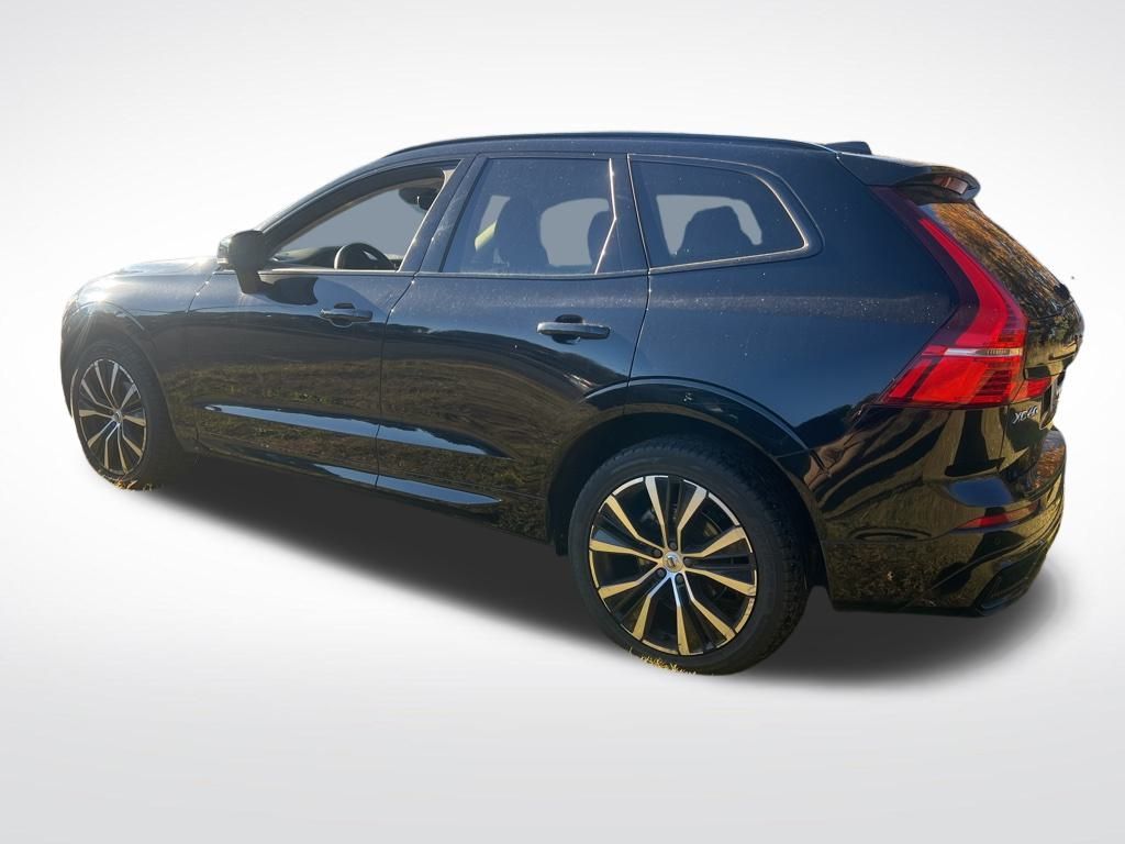 2024 Volvo XC60 B5 Plus photo 2