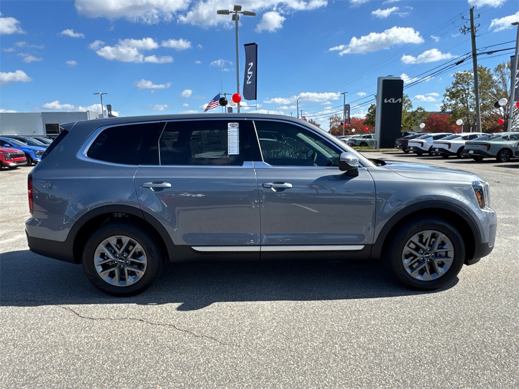 2025 Kia Telluride LX photo 2