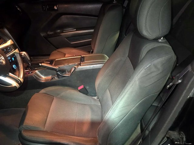 2014 Ford Mustang V6 Convertible photo 4