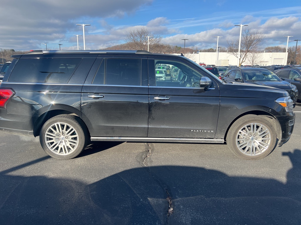 2024 Ford Expedition MAX Platinum photo 3