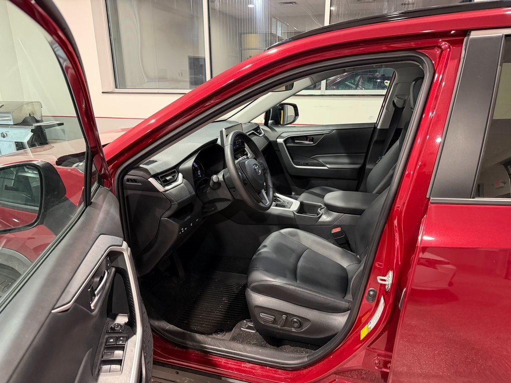 2023 Toyota RAV4 XLE Premium photo 2