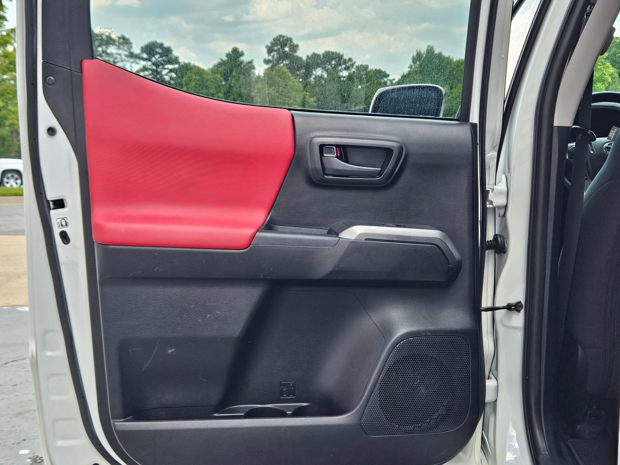 2018 Toyota Tacoma SR5 photo 21