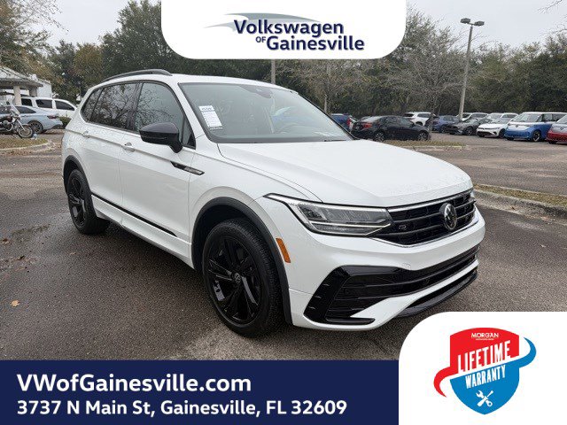 2023 Volkswagen Tiguan SE R-LINE BLACK's photo