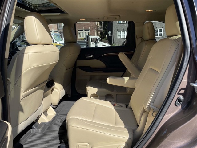 2017 Toyota Highlander Limited Platinum photo 12