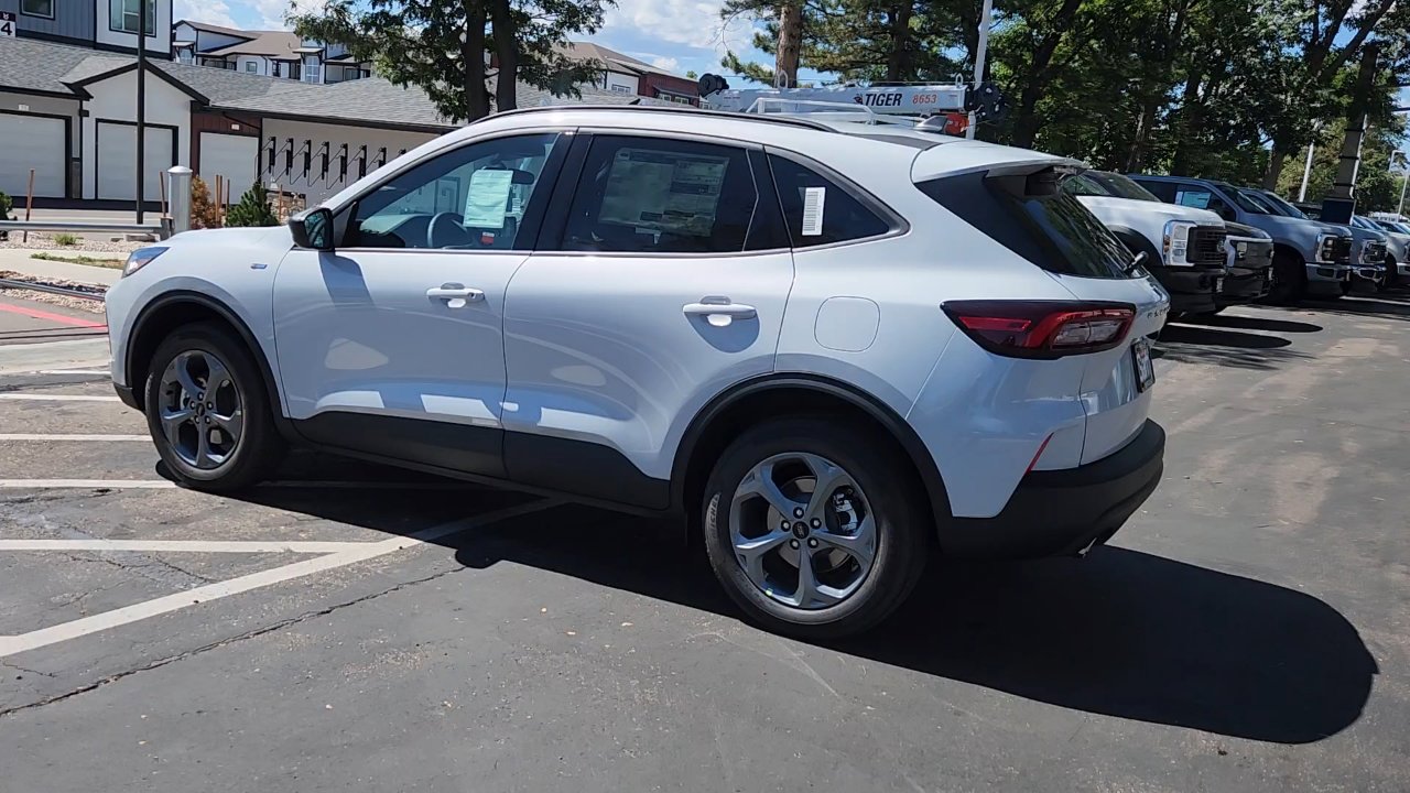 2025 Ford Escape ST-Line photo 2