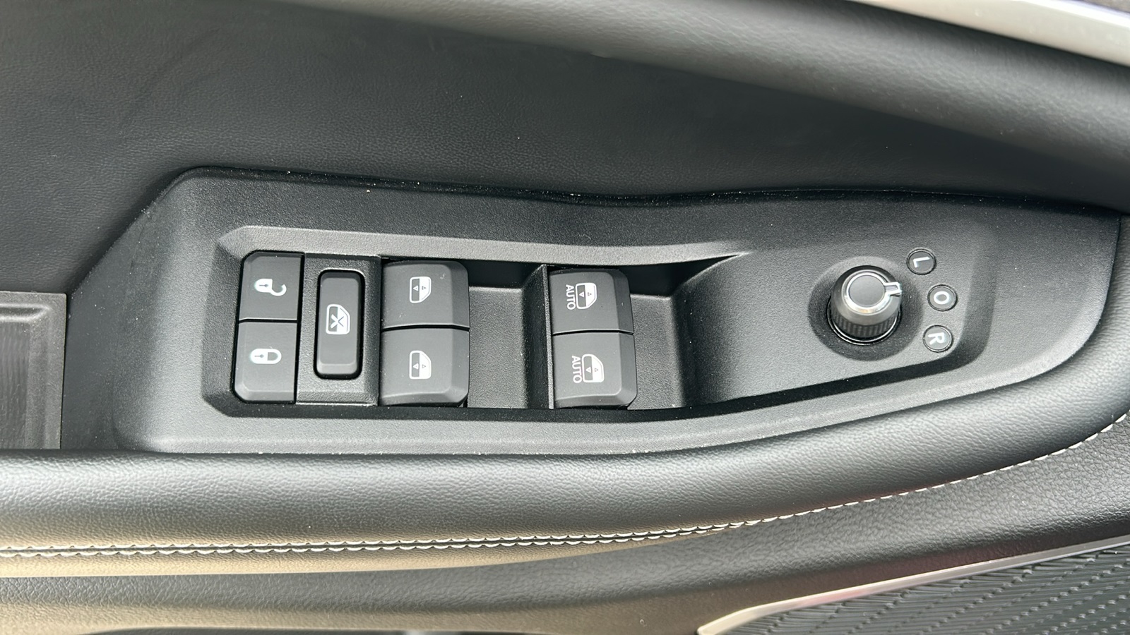 2023 Jeep Cherokee Base photo 15