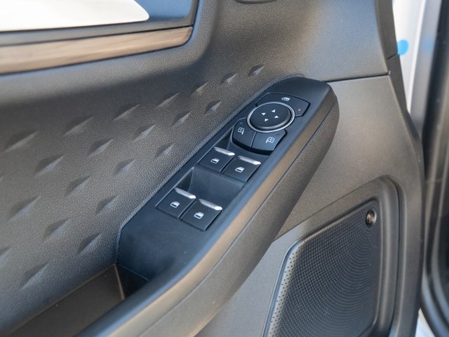 2020 Ford Escape Titanium photo 16