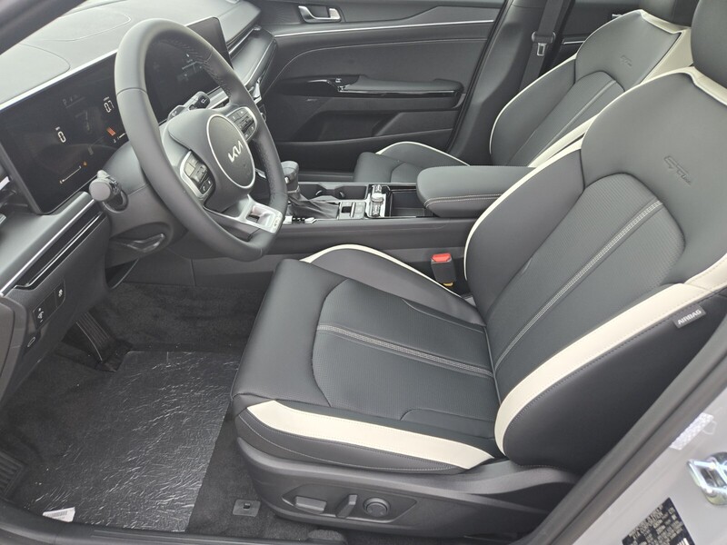 2025 Kia K5 GT-Line photo 6