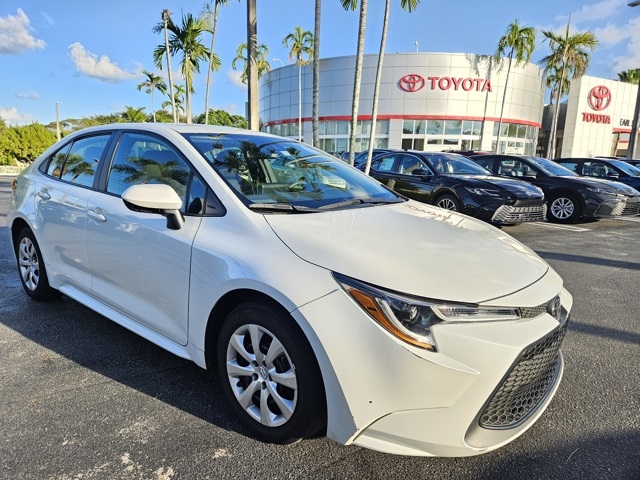 2022 Toyota Corolla LE photo 2