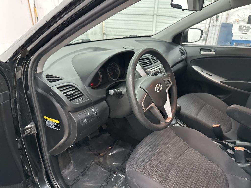 2015 Hyundai Accent GS photo 2