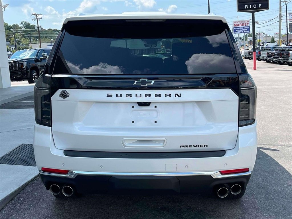 2025 Chevrolet Suburban Premier photo 4