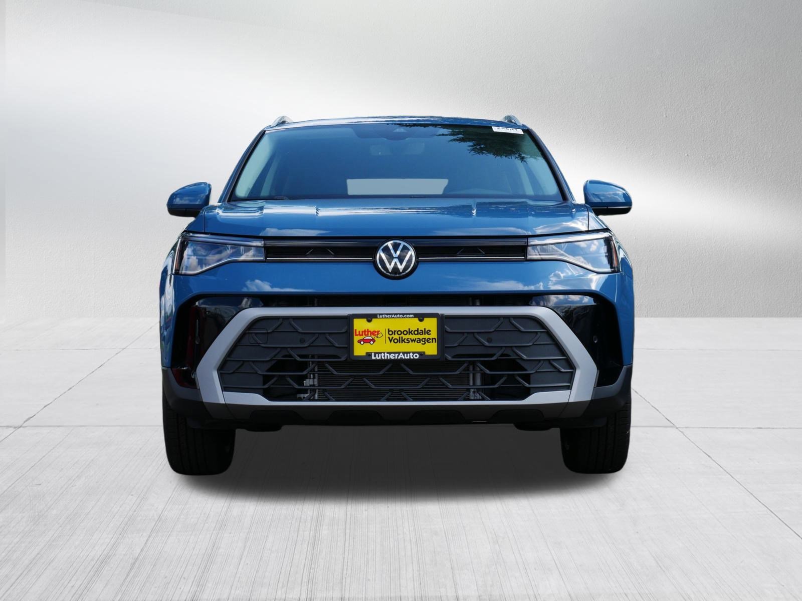 2025 Volkswagen Taos SE photo 2